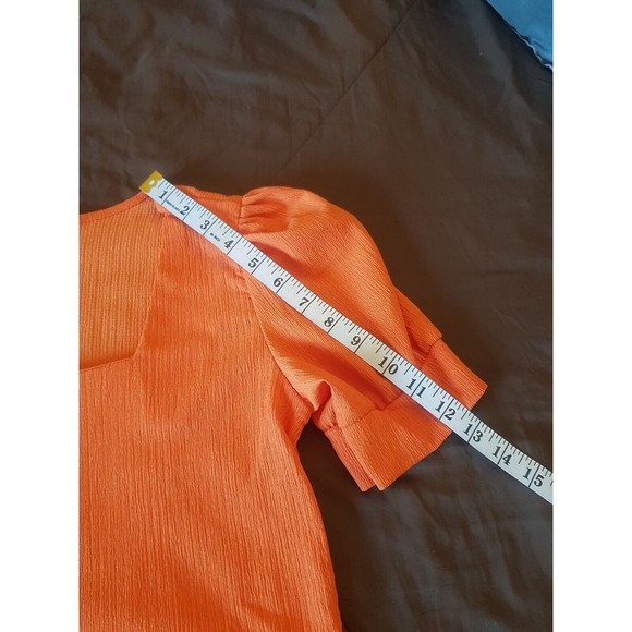 Big Dart Womens Blouse Orange Puff Sleeve Pleated Stretch Crinkle Size Medium - Picture 12 of 12
